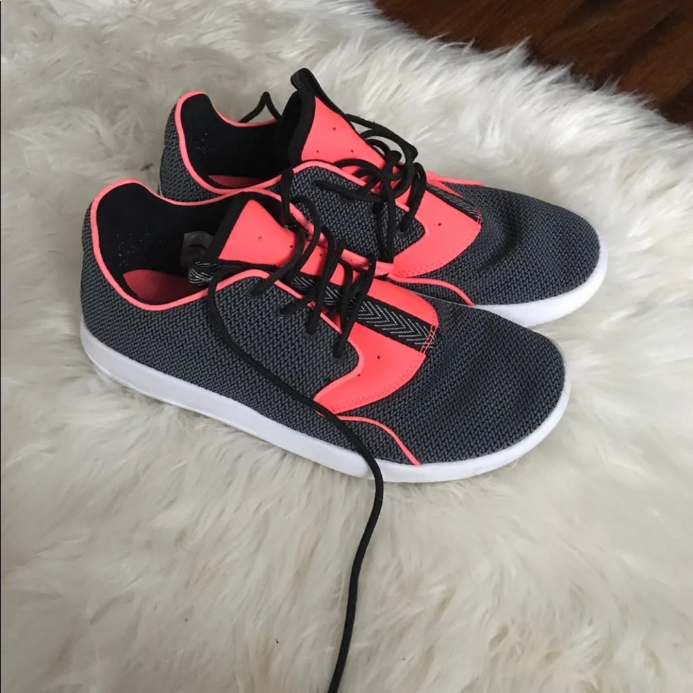 Shoes - Picture 2 of 8